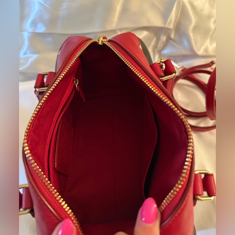❤️Coach like New  Red and Black Satchel Bag with crossbody strap ❤️ - Picture 3 of 6